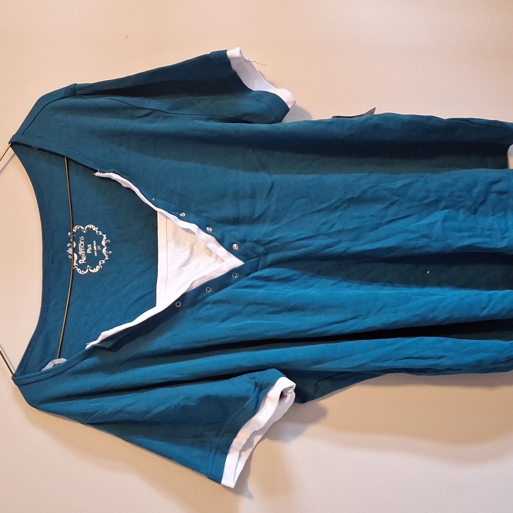 Reitmans green short sleeved shirt